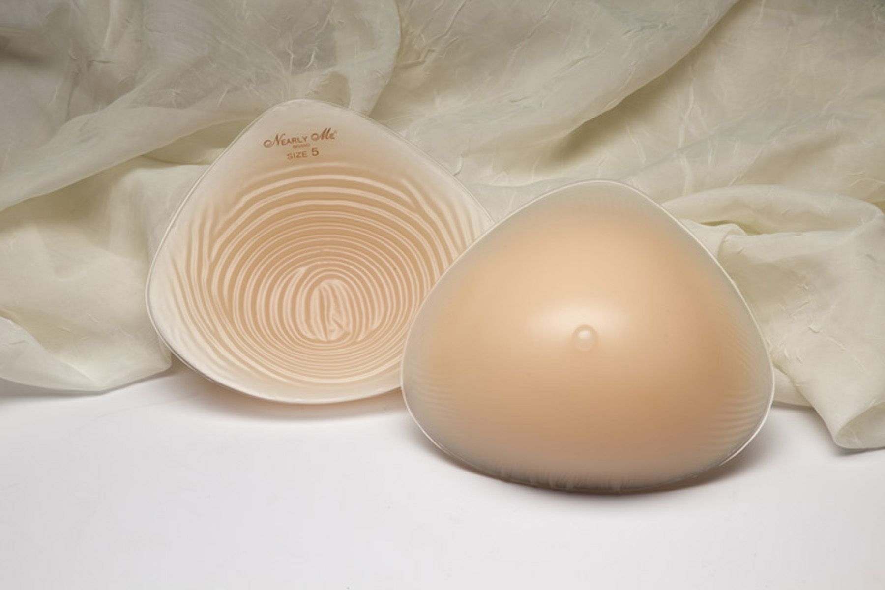 https://www.womanspersonalhealth.com/files/styles/uc_product_full/public/nearly-me-standard-weight-semi-full-triangle-breast-form.jpg?itok=cuuvHiox